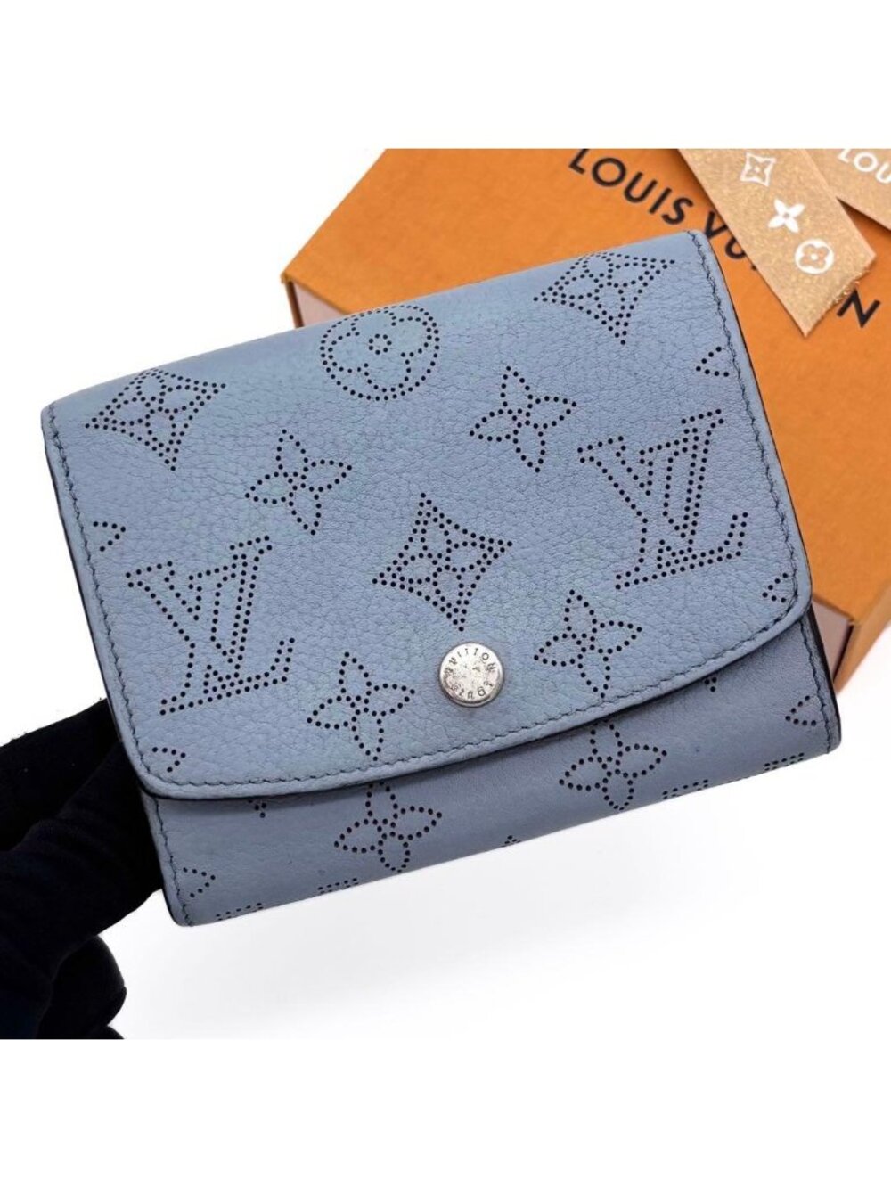 Louis Vuitton Mahina Portefeuille Iris Compact Bifold Wallet Blue Red